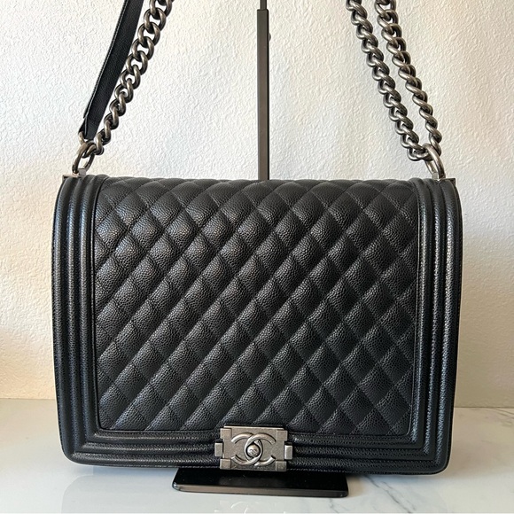 CHANEL Caviar Quilted Jumbo Le Boy Flap Black Bag - Picture 1 of 16